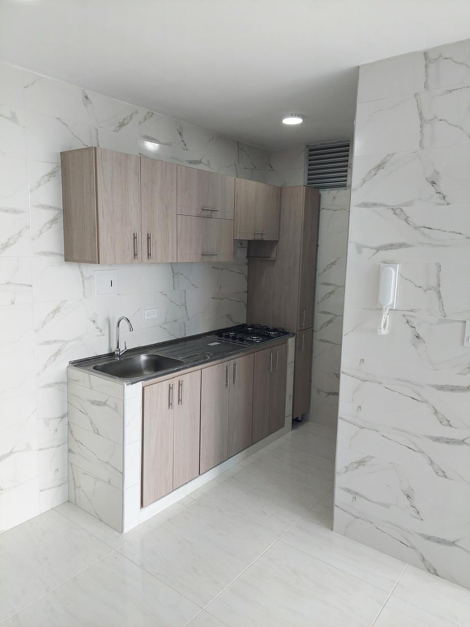 VENDO APARTAMENTO EN AZURE CON PARQUEADERO PROPIO 